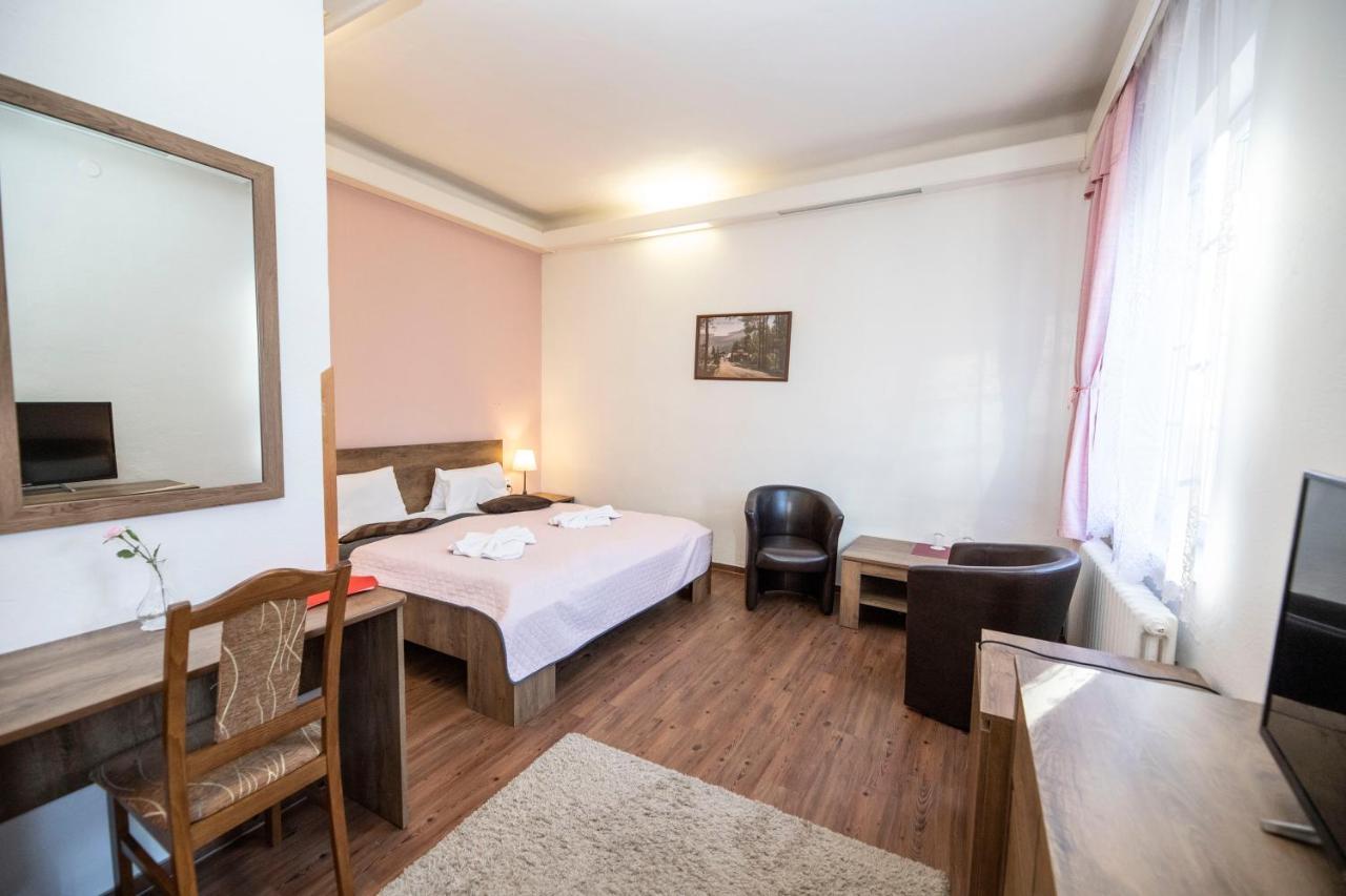 Hotel Dzban Karlova Studánka Exteriör bild