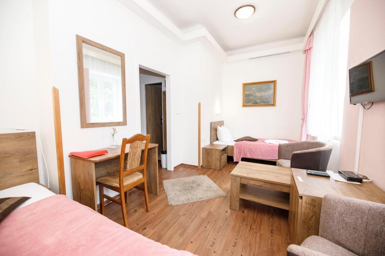 Hotel Dzban Karlova Studánka Exteriör bild